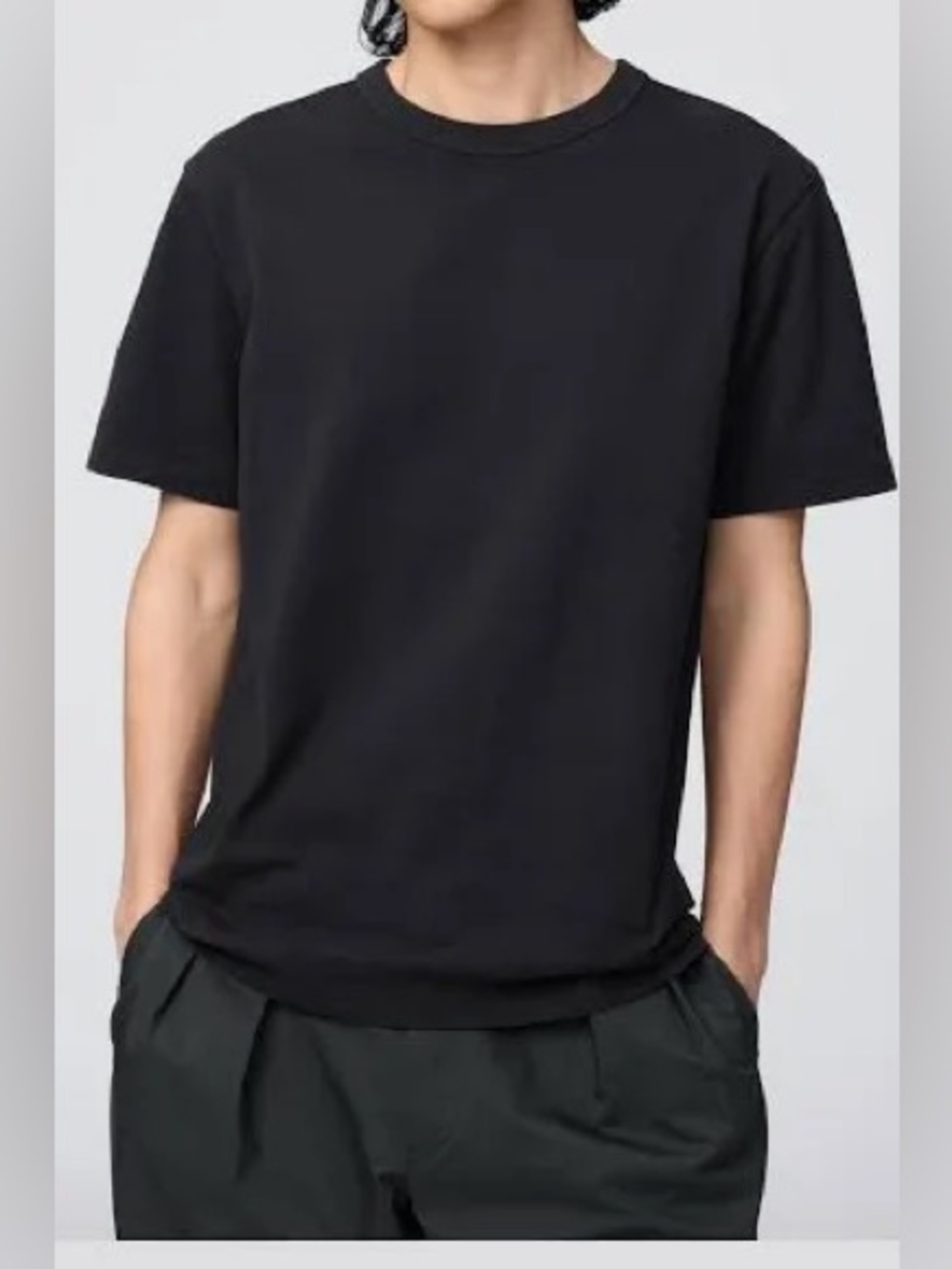 Uniqlo Black Short-Sleeve Crewneck Tee